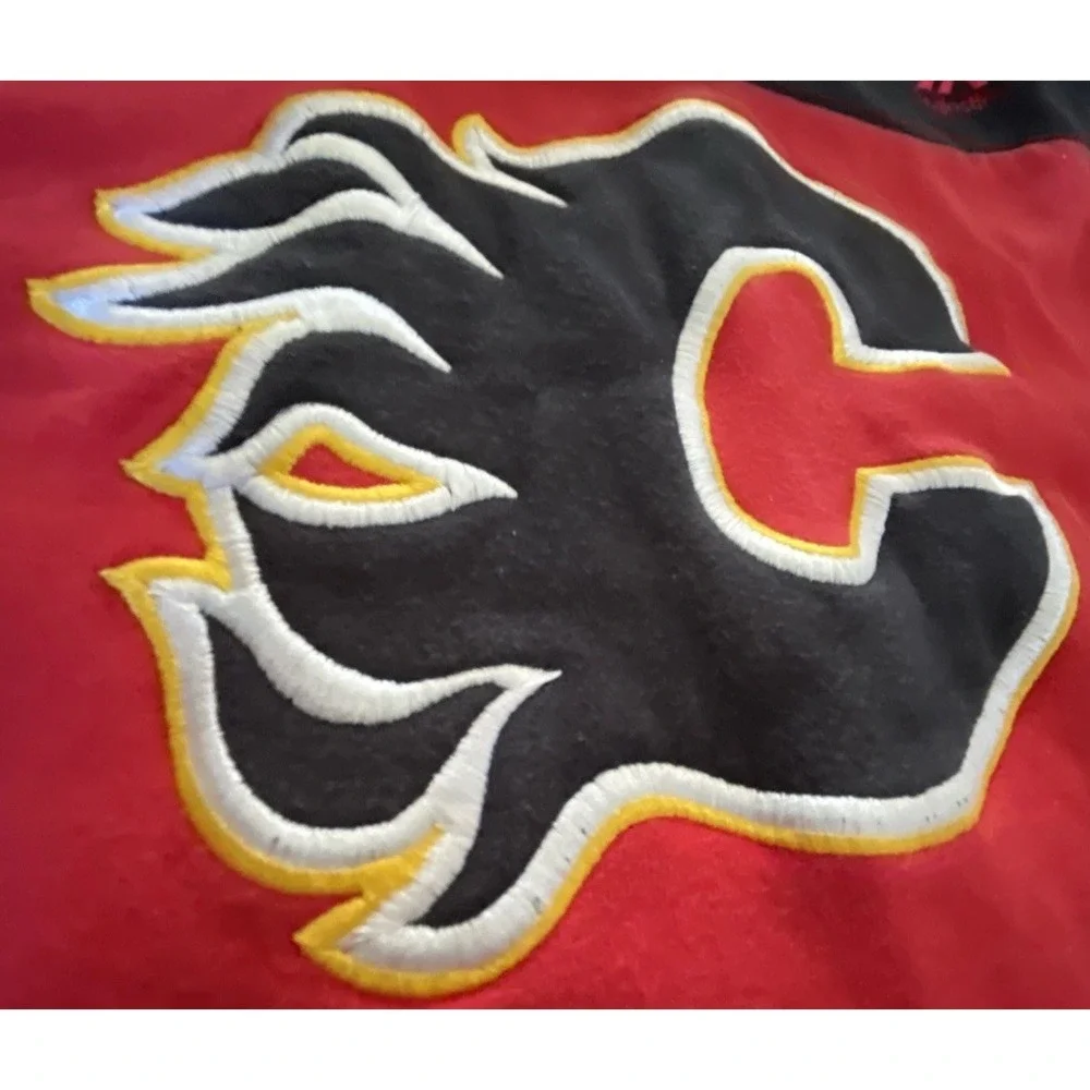 Calgary‎ Flames Youth Majestic Pullover Hoodie XL Size 14 Stitched Logo Red